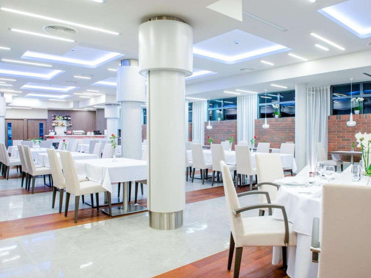 Hotel Kosma Kozmin Dış mekan fotoğraf